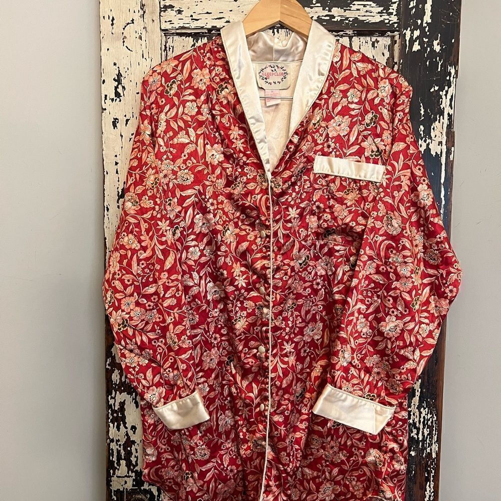 Women’s Sleepclub silky feel floral button down night shirt.  Size Medium.